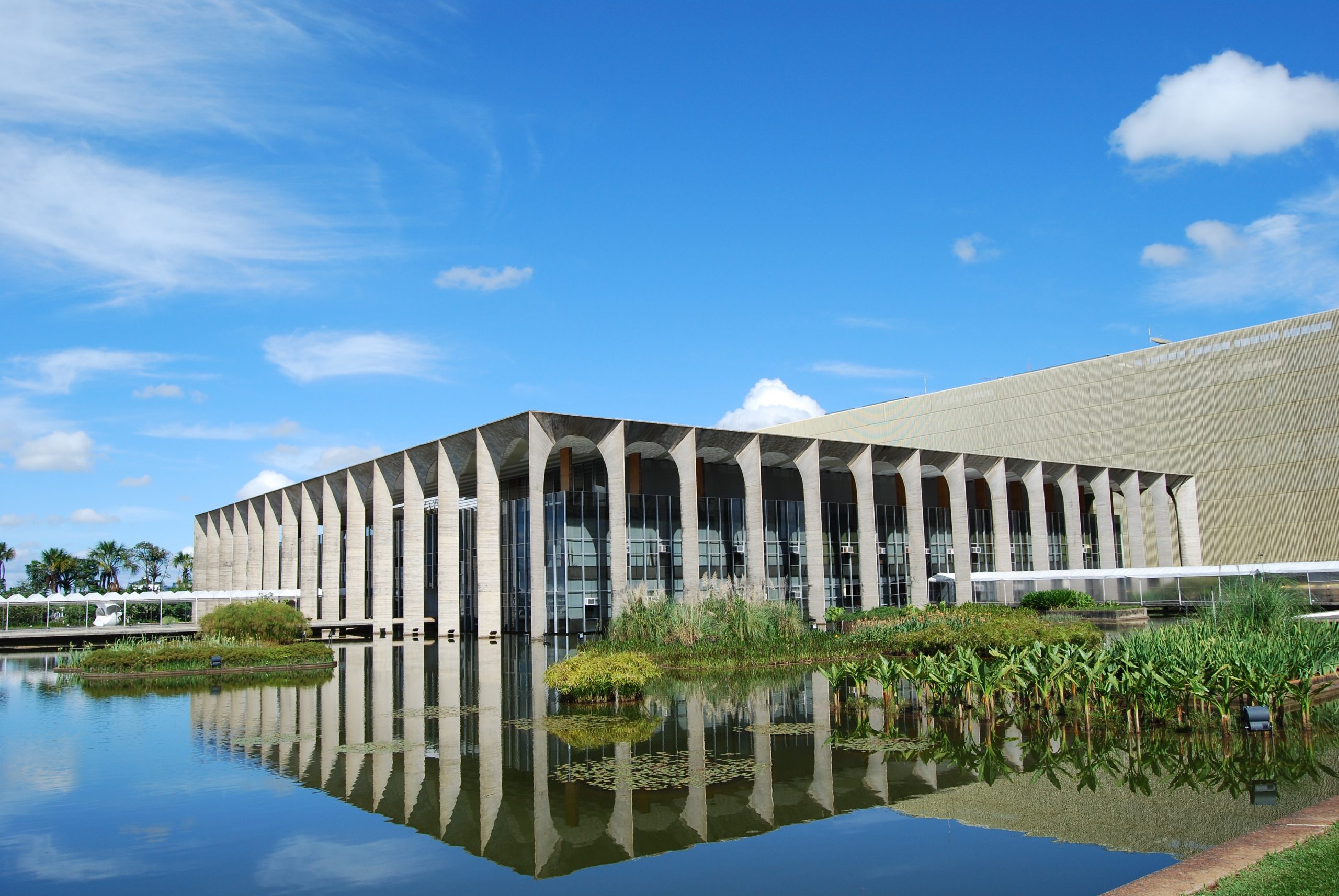  Itamaraty abre concurso com 50 vagas e salário de R$ 22,5 mil