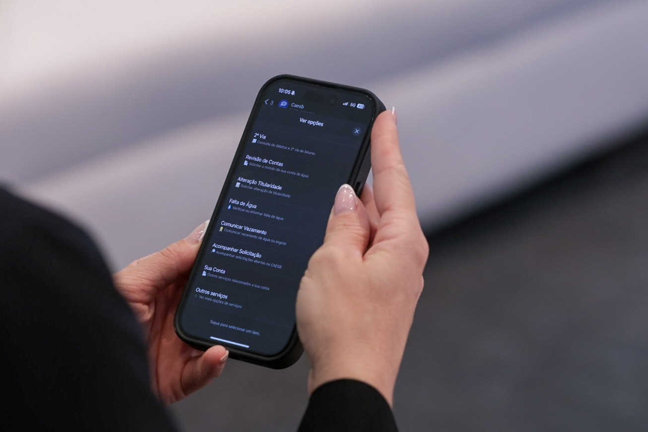 Caesb aprimora atendimento digital e oferece novos serviços pelo WhatsApp