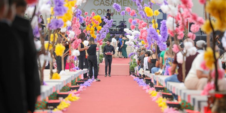 Casamento Comunitário reúne 100 casais em cerimônia às margens do Lago Paranoá