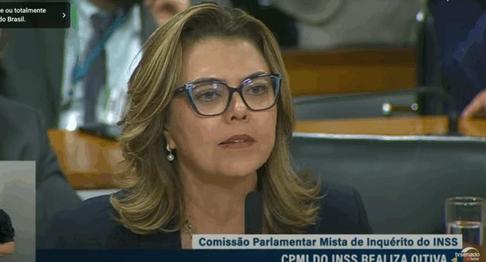 De senadora a escudeira: Leila Barros troca cobrança por elogios na CPMI do INSS