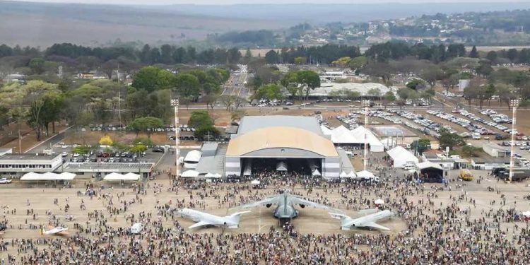 FAB abre os portões para exposição de aeronaves e shows gratuitos