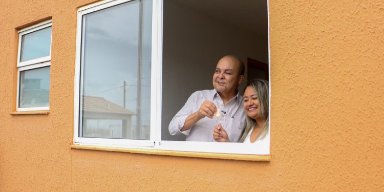 Ibaneis entrega 320 novas moradias e destaca avanços no Itapoã Parque