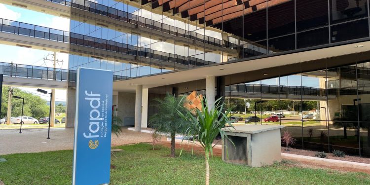 Com R$ 9,8 milhões, FAPDF lança edital para apoiar pesquisa básica no DF