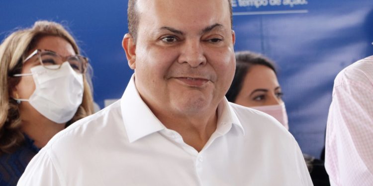 Ibaneis descarta cortes em saúde e educação durante ajuste fiscal no DF