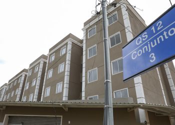 Entrega de residencial no Riacho Fundo II garante casa própria a 320 pessoas no DF
