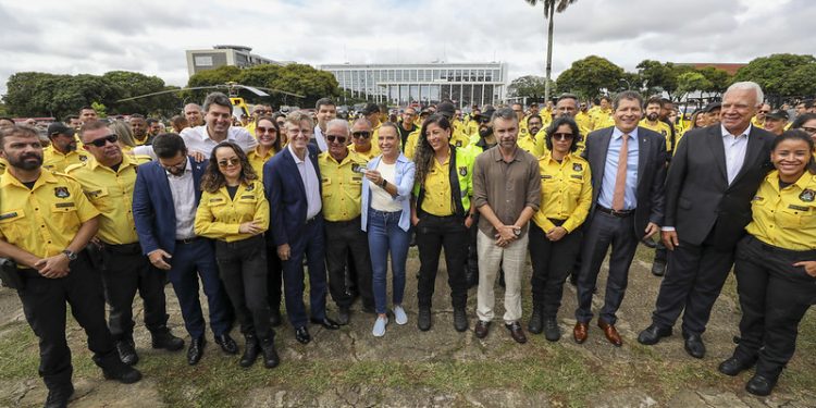 Celina Leão entrega viaturas e impulsiona modernização do trânsito no DF