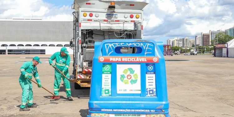 Após o Carnaval, ação do SLU recolhe 29 toneladas e restaura espaços públicos
