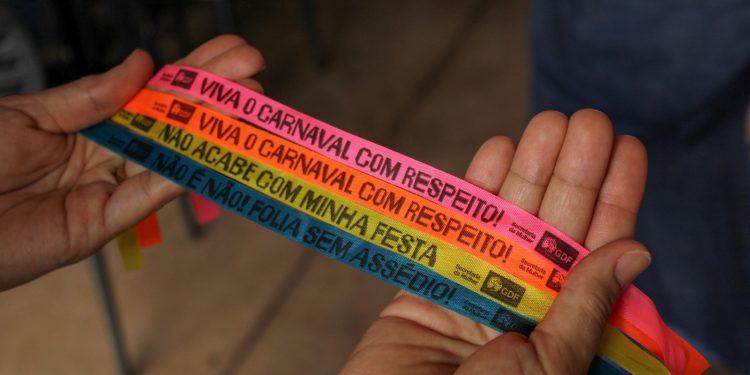 DF reforça campanha contra assédio no Carnaval e leva ações a blocos e bares