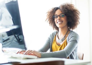 Projeto abre 240 vagas gratuitas para capacitação de mulheres em tecnologia no DF