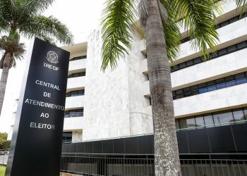 TRE-DF faz mutirão aos sábados para regularizar título de eleitor antes do fechamento do cadastro