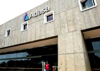 Escolas da rede pública do DF recebem 403 computadores doados pela Adasa