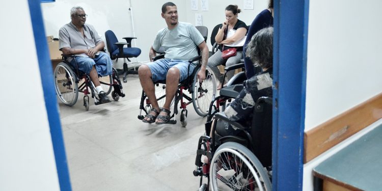DF amplia distribuição de cadeiras de rodas e reforça política de reabilitação