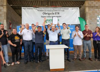 Ibaneis entrega contratos e consolida política de regularização rural no Distrito Federal