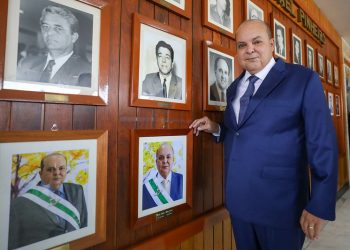 Foto na galeria sela saída de Ibaneis após gestão histórica no DF