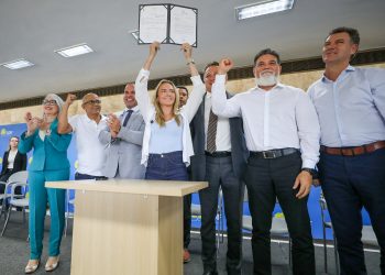 Celina Leão propõe à CLDF reajuste para funções gratificadas da educação