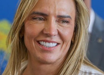 Celina Leão dita o ritmo da gestão e aposta em governo nas ruas do DF