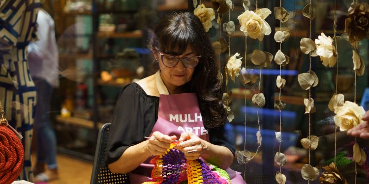DF amplia espaço para mulheres empreenderem com artesanato
