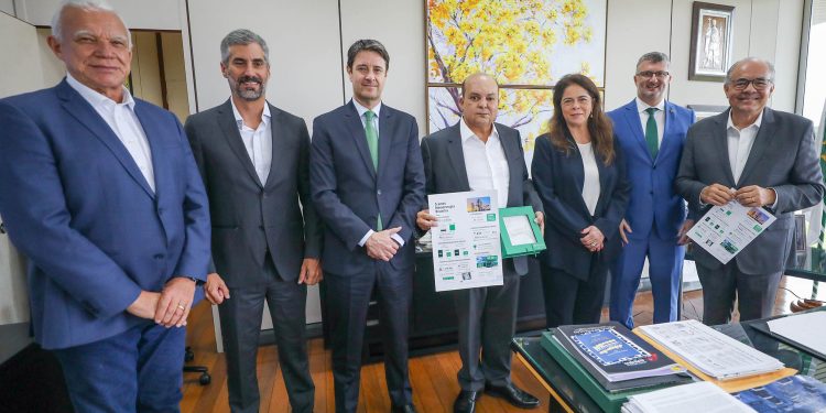 Brasília sai na frente e lança rota com ônibus movido a hidrogênio verde