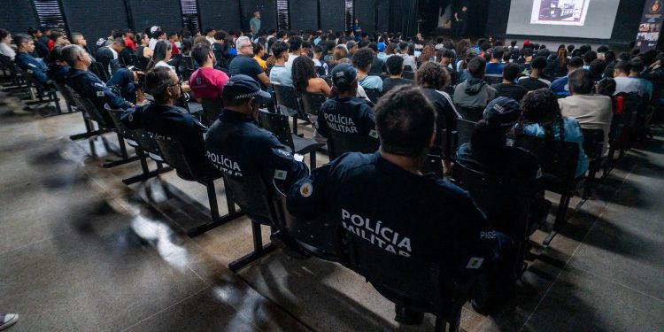 Alunos do Gama participam de palestra sobre cyberbullying e segurança digital