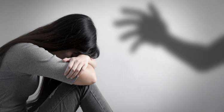 Profissionais de saúde passam por capacitação para identificar violência contra mulheres no DF