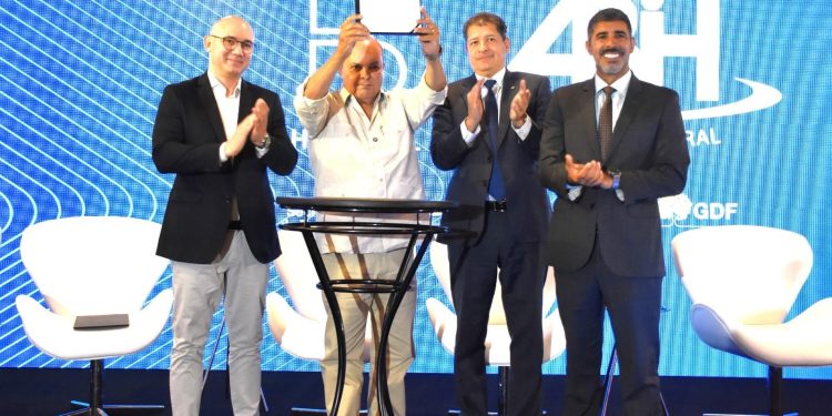 Roosevelt Vilela participa de assinatura que inclui Setor Hoteleiro na Área de Segurança Especial de Brasília