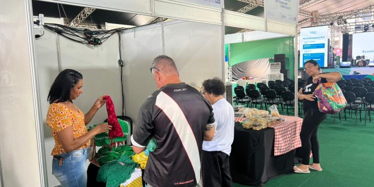 Feira no Taguaparque oferece cursos, serviços e apoio a quem busca emprego