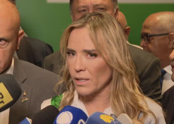 Celina cancela aniversário de Brasília e direciona recursos para atendimento médico
