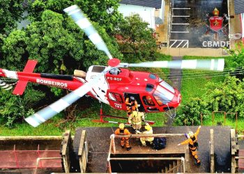 Treinamento com helicóptero prepara bombeiros do DF para resgates em prédios