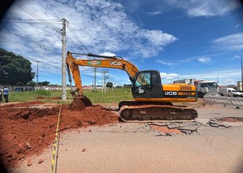 Operação emergencial limpa ruas e inicia reparos após chuva em Ceilândia