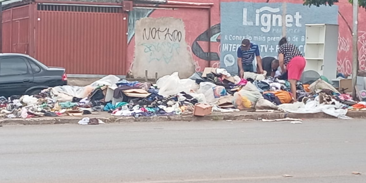 Descarte irregular transforma avenida em ponto de transtorno em Ceilândia