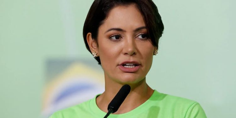 Michelle reage à pré-candidatura de Izalci e reforça apoio a Celina