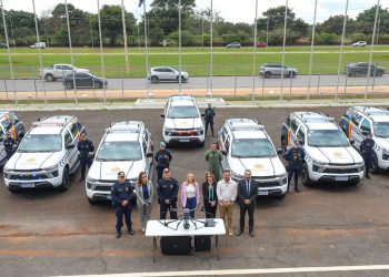 Celina Leão impulsiona segurança no DF com entrega de viaturas e drone à PMDF