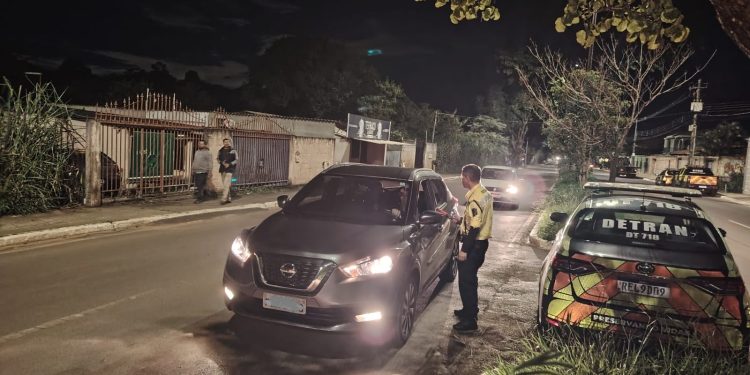 Operações de trânsito no DF registram embriaguez, direção ilegal e carro roubado