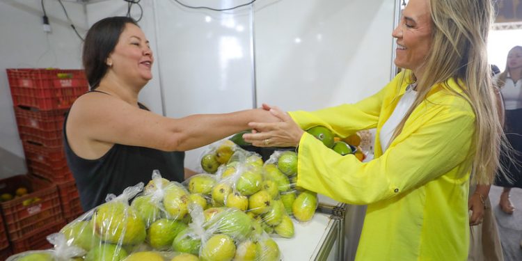 Celina Leão destaca força da produção local na Feira da Goiaba e defende ampliação de mercado para produtores