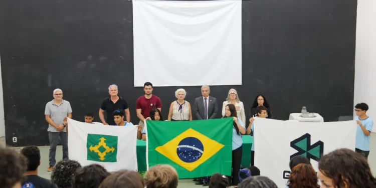 Aniversário do Gisno reúne gerações e destaca papel da comunidade na escola pública