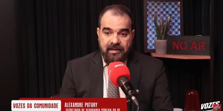 Alexandre Patury participa do Vozes da Comunidade e explica ampliação do DF 360