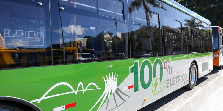 DF recebe 85 novos ônibus e amplia frota com veículos menos poluentes e mais confortáveis