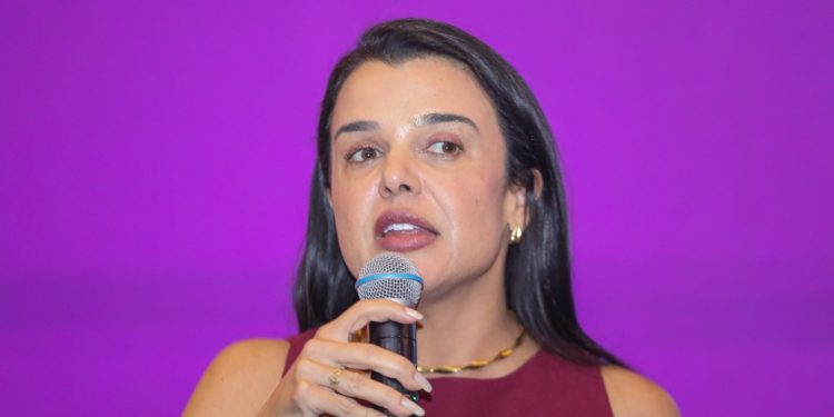 Celina Leão muda comando da Secretaria de Desenvolvimento Social do DF; Giselle Ferreira assume a pasta
