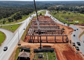 DER-DF encerra instalação das vigas do novo viaduto de Planaltina