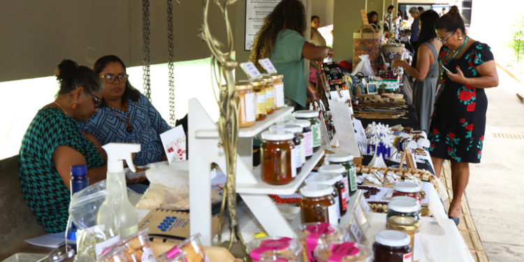 Feira no Buriti destaca talentos do Entorno e aposta em presentes autorais para o Dia das Mães