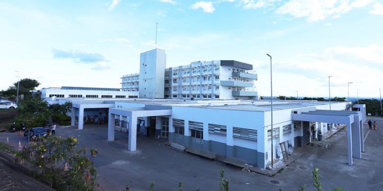 Força-tarefa realiza 90 cirurgias e reduz fila de espera no Hospital da Região Leste