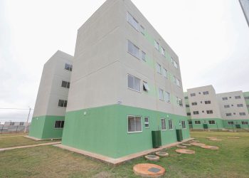 Sonho da casa própria: 256 famílias recebem as chaves de apartamentos no Itapoã Parque