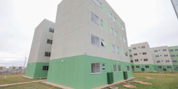 Sonho da casa própria: 256 famílias recebem as chaves de apartamentos no Itapoã Parque