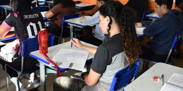 Simulado do Enem bate recorde de participação em Minas e desempenho dos alunos avança até 33,7%