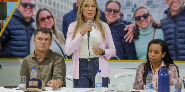 Saúde e infraestrutura lideram pauta de encontro entre governo e comunidade em Brazlândia