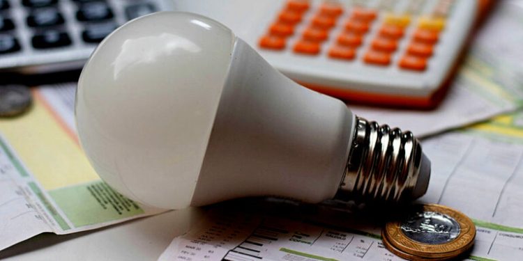 Conta de luz seguirá mais cara em julho; Aneel mantém bandeira amarela