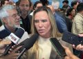 Botina no pé, caneta na mão: em um só dia, Celina Leão cria duas RAs e garante frota nova para o Metrô-DF