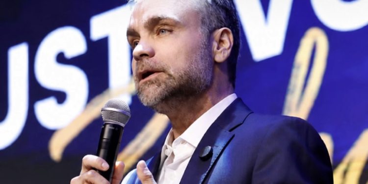 Republicanos oficializa Gustavo Rocha como vice de Celina Leão e consolida chapa para 2026 no DF