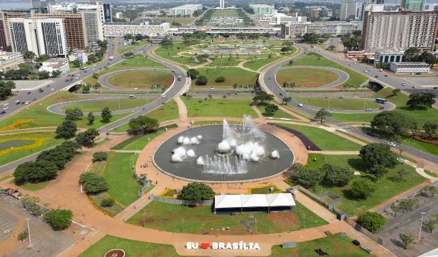 Capital federal ganha destaque com tour gratuito pelos símbolos de Brasília