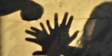 QR Code em espelhos de banheiros amplia acesso de mulheres à rede de apoio contra a violência no DF